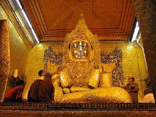 Mahamiamuni Buddha image Mandalay