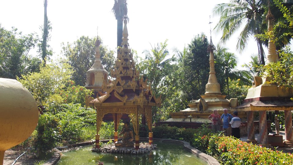 05-Buddhas-en-Stupas
